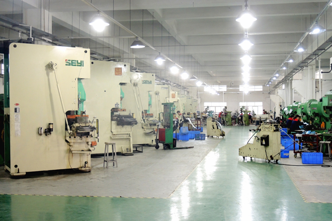 東莞馳銘五金，新廠設(shè)備展示